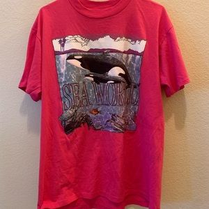 Vintage sea world bright PINK tee size large